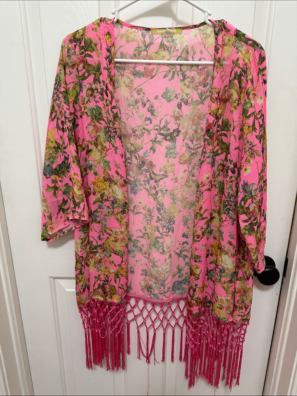 0182 Gianni Bini Pink Floral Fringe Kimono size XS